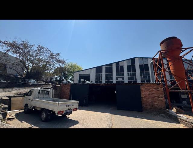 2,800M² WAREHOUSE TO LET IN KEW